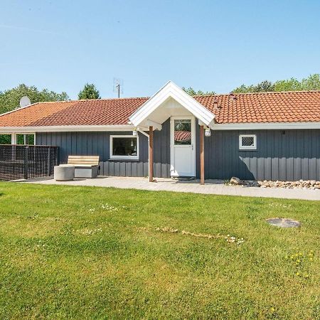 8 Person Holiday Home In Hejls Екстериор снимка