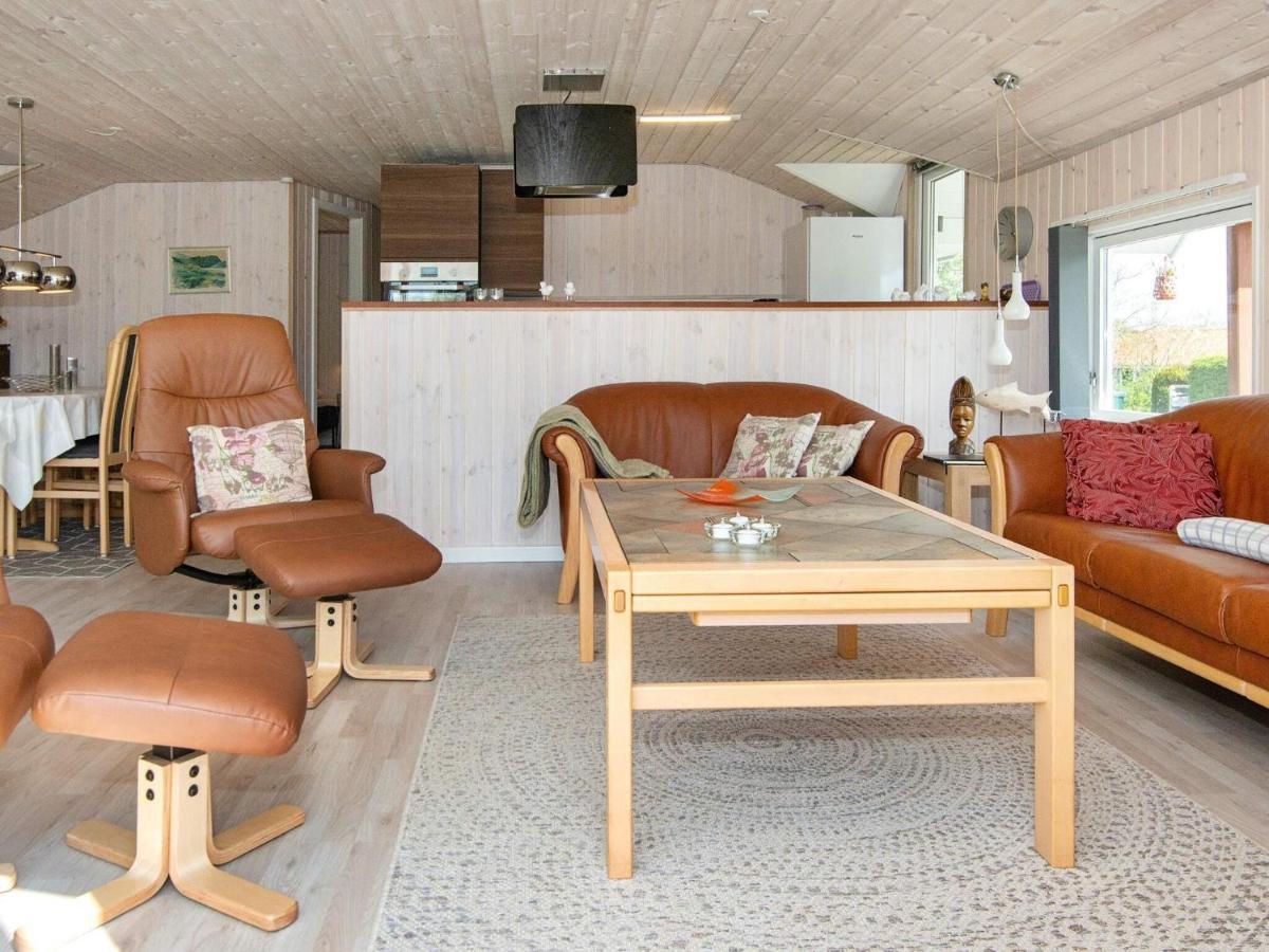 8 Person Holiday Home In Hejls Екстериор снимка