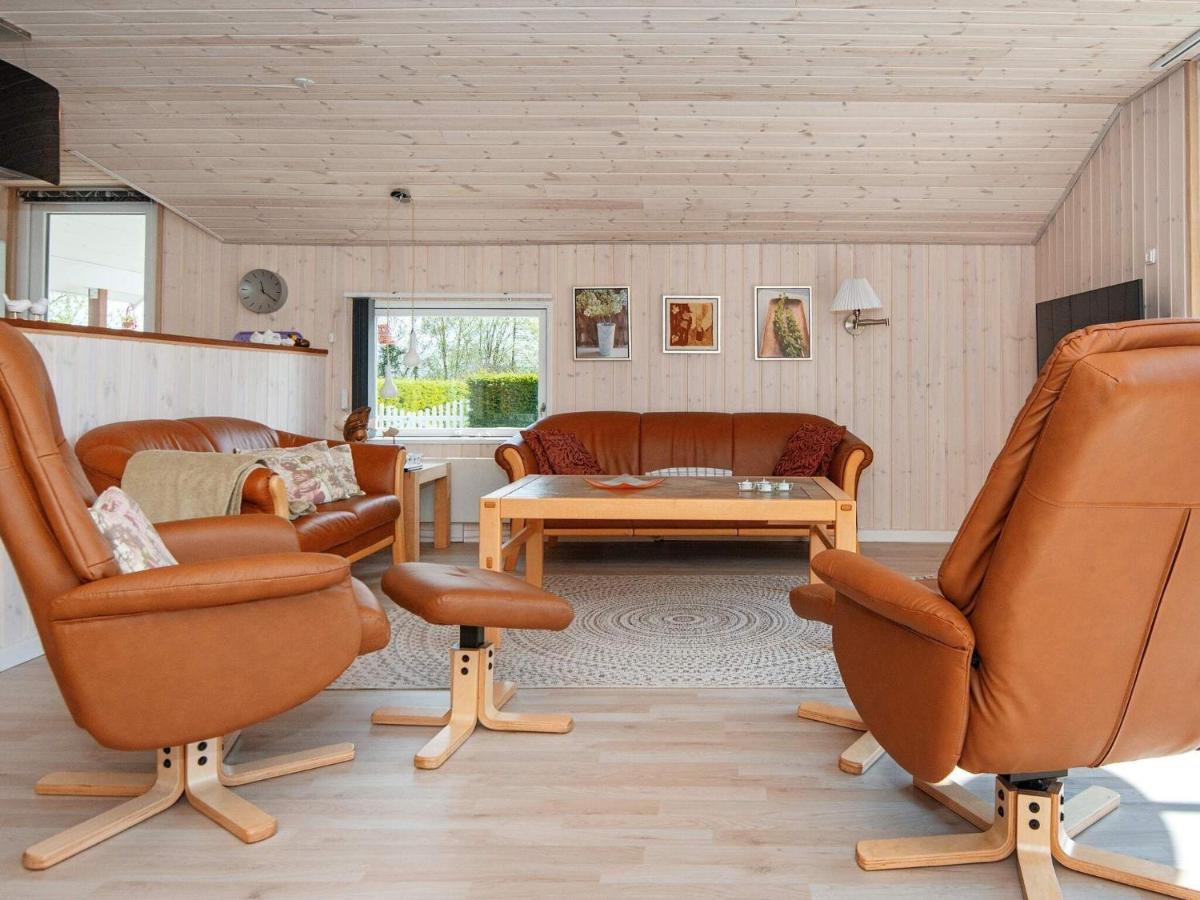 8 Person Holiday Home In Hejls Екстериор снимка