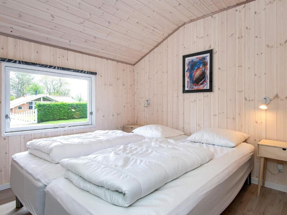 8 Person Holiday Home In Hejls Екстериор снимка