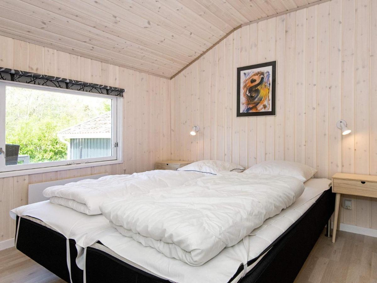 8 Person Holiday Home In Hejls Екстериор снимка