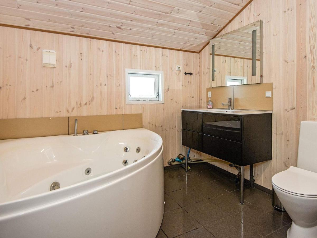 8 Person Holiday Home In Hejls Екстериор снимка