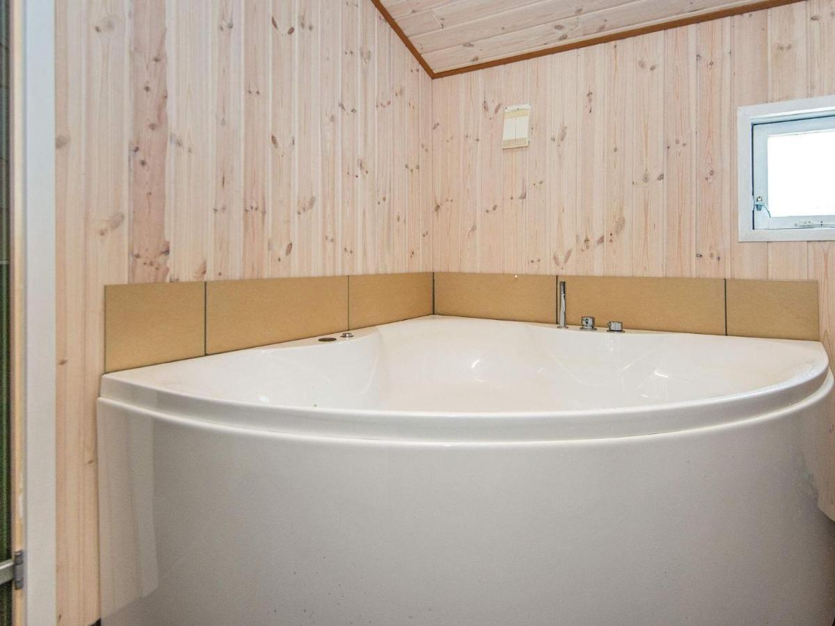 8 Person Holiday Home In Hejls Екстериор снимка